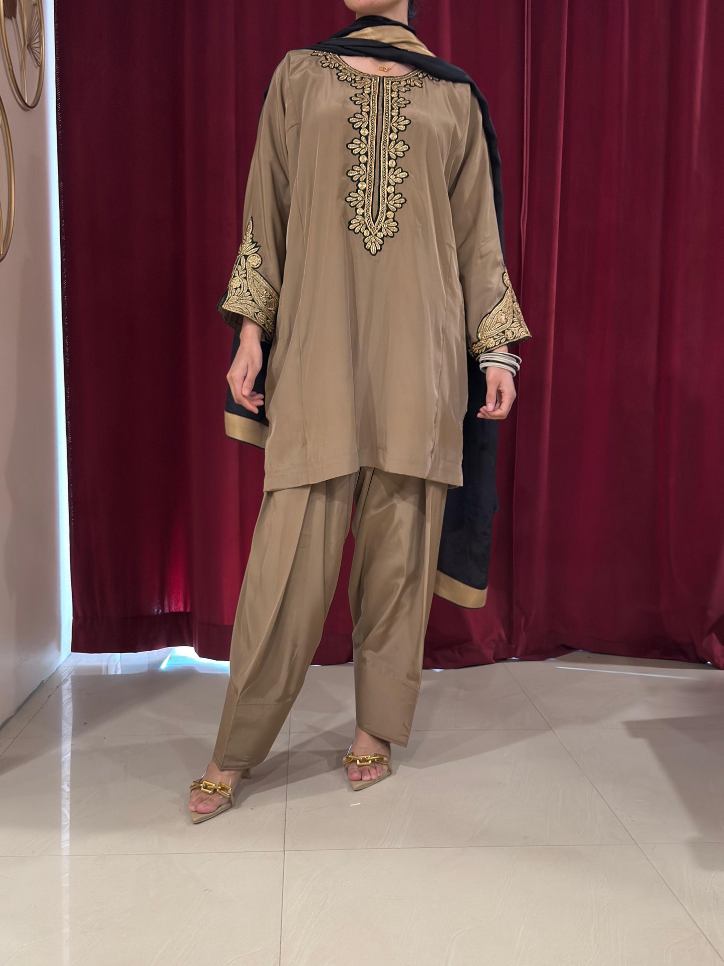 Hand Tilla Farshi Shalwar Pheran Set