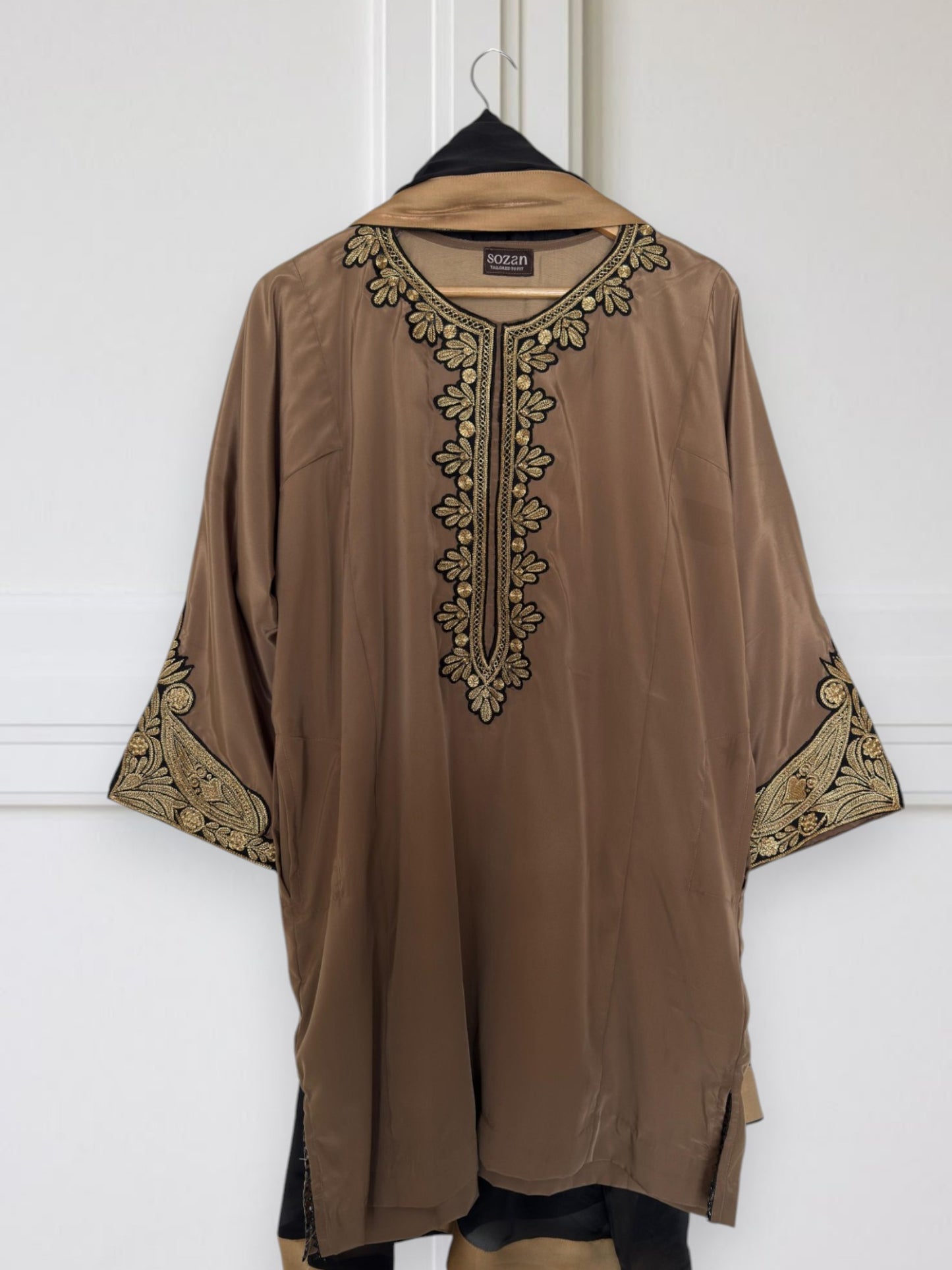 Hand Tilla Farshi Shalwar Pheran Set
