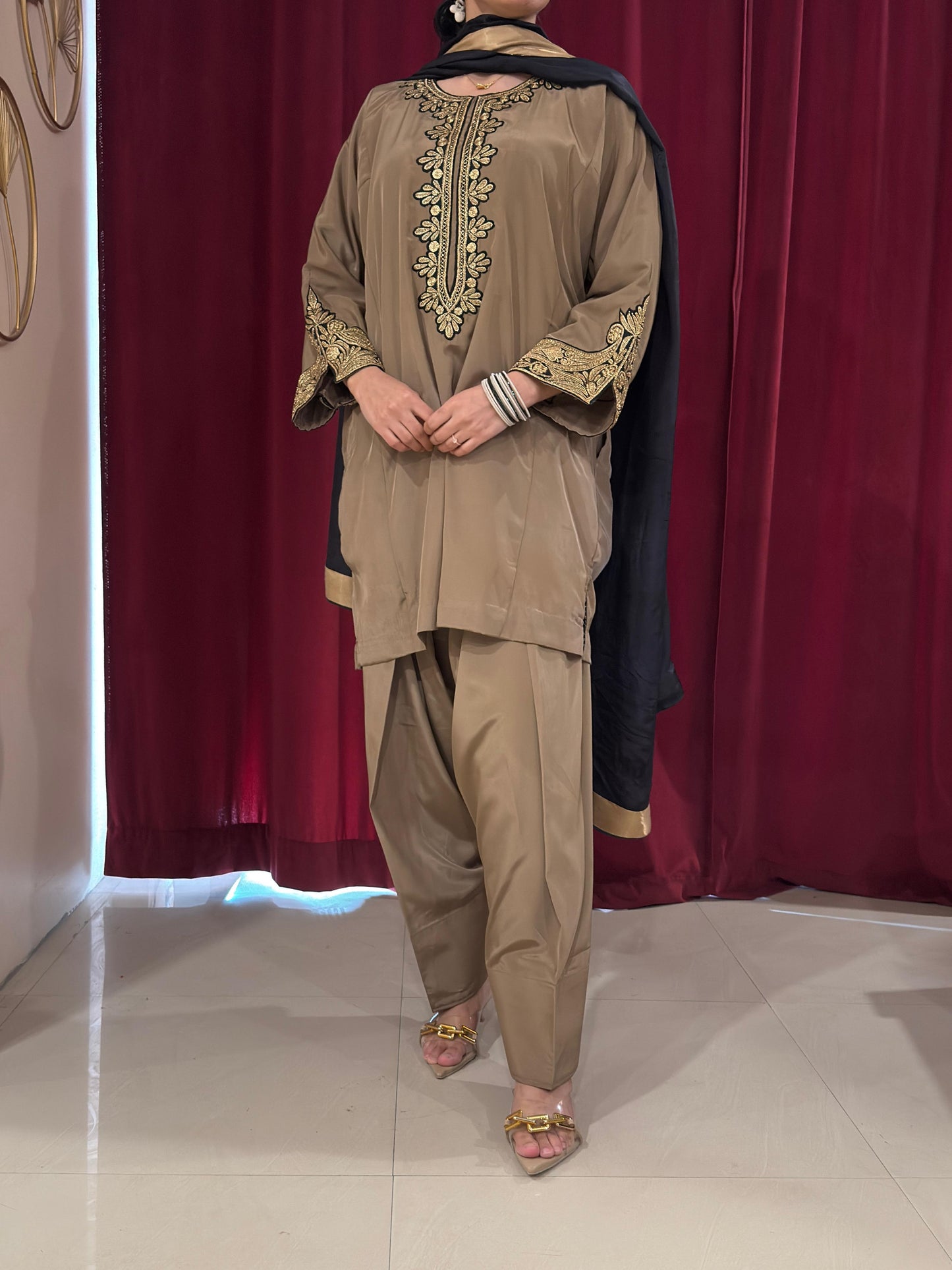 Hand Tilla Farshi Shalwar Pheran Set