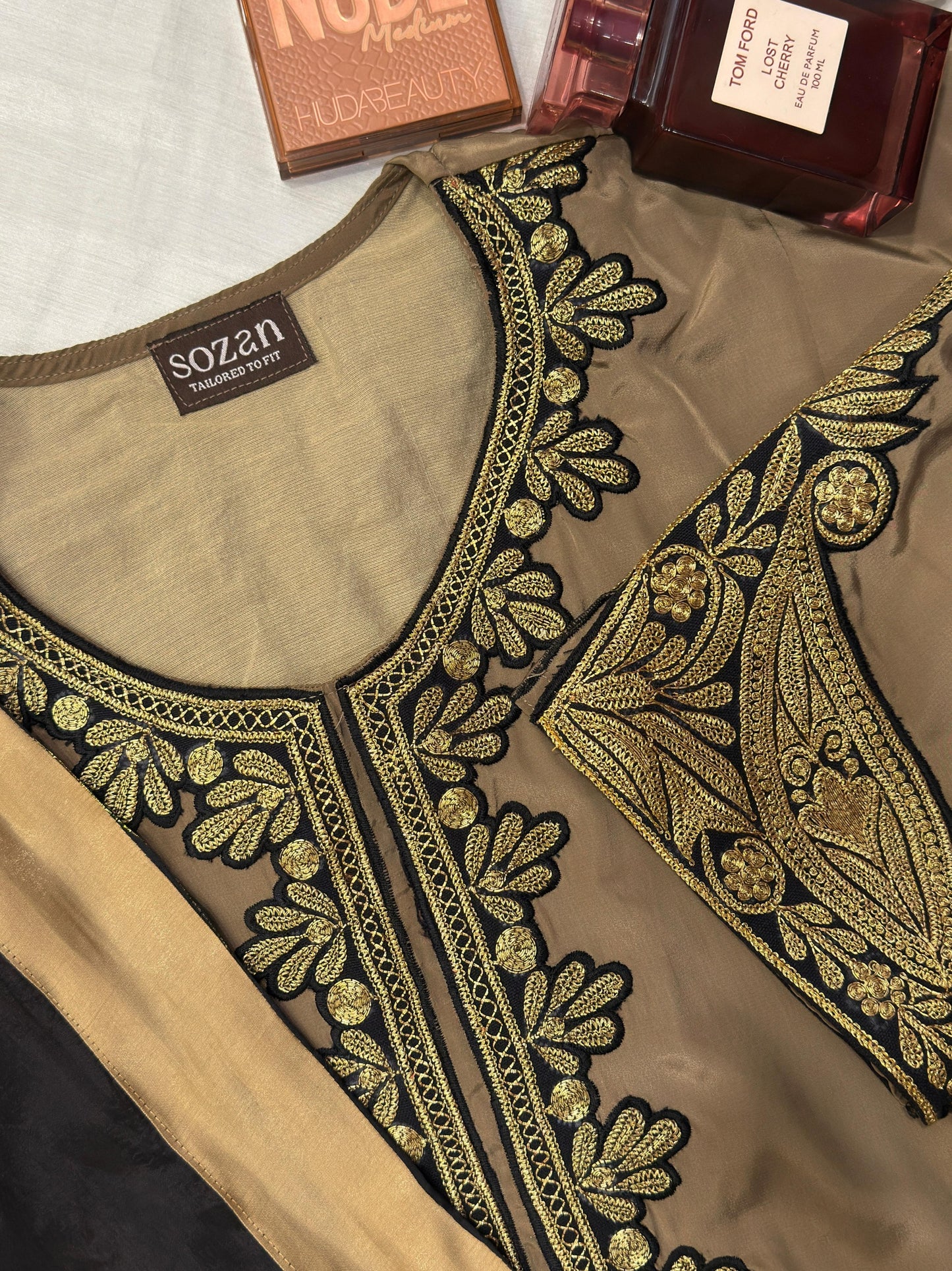 Hand Tilla Farshi Shalwar Pheran Set
