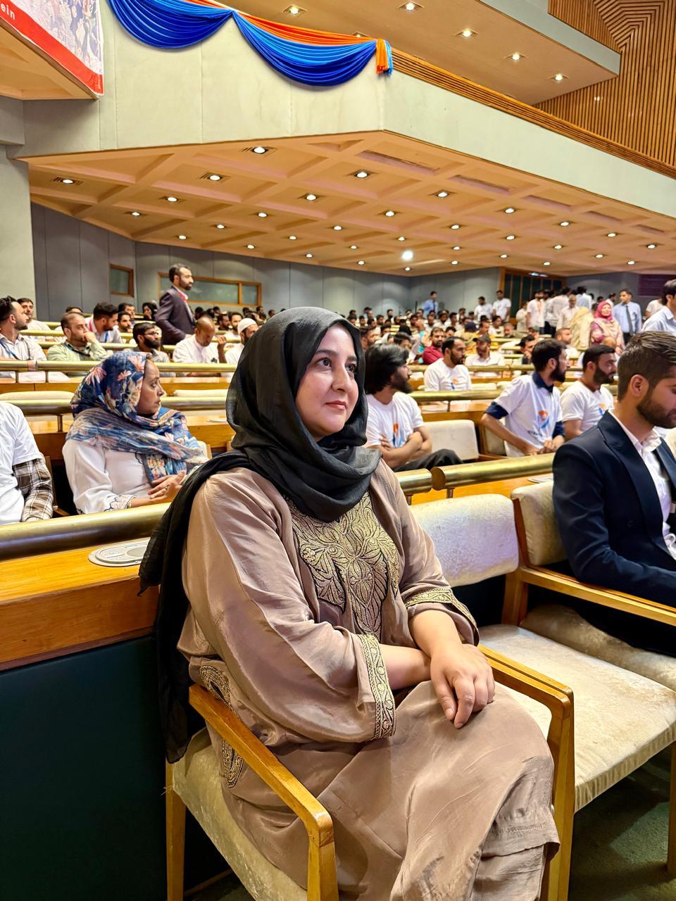 Hand Tilla Pure Crepe 3Pc Pheran Set