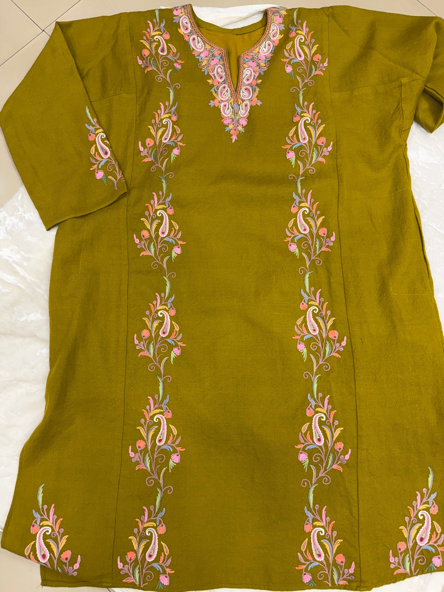 Hand Ari woolen Pheran