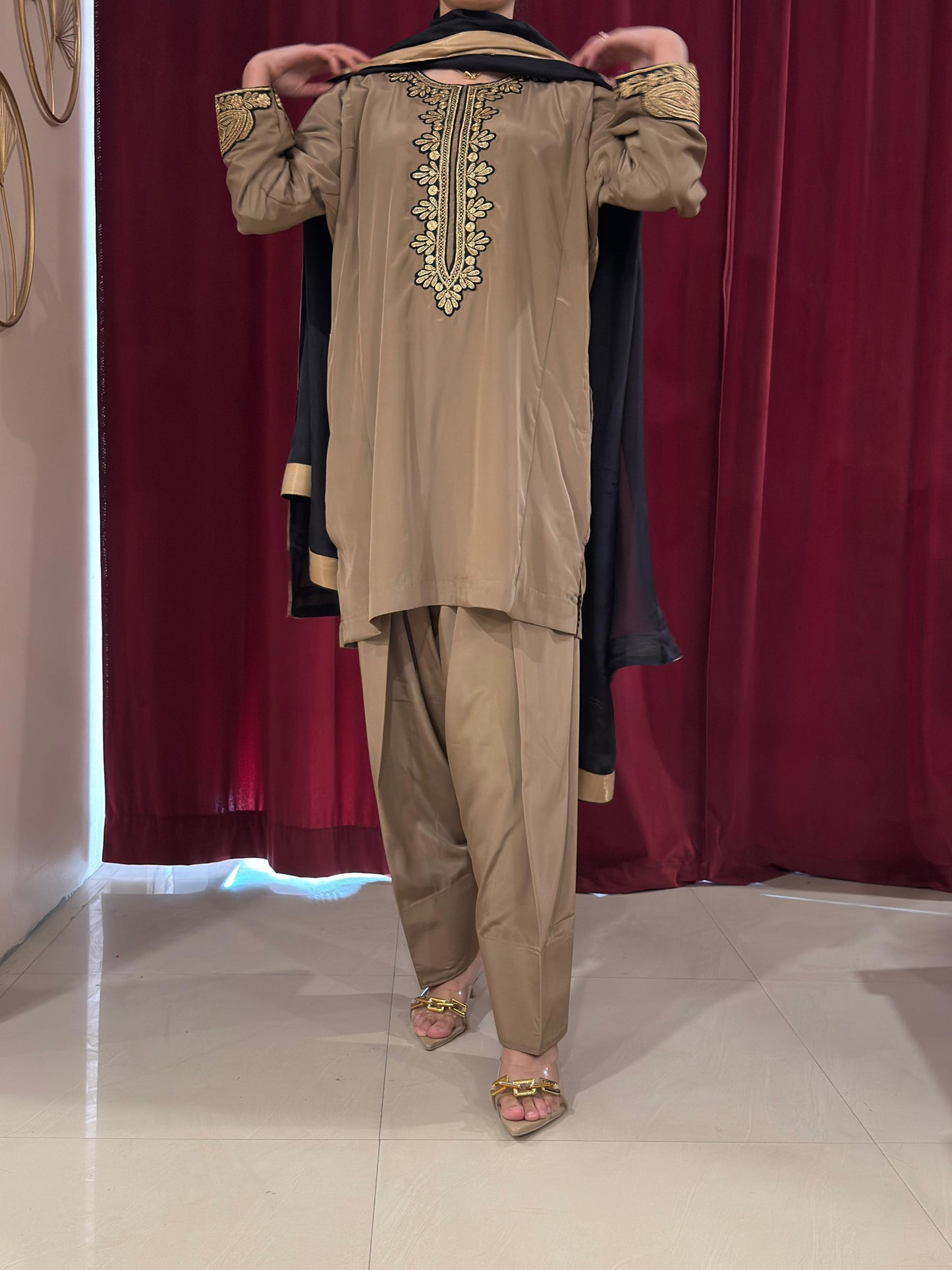 Hand Tilla Farshi Shalwar Pheran Set